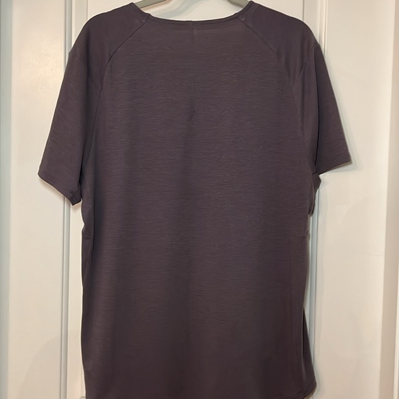 Men’s Lululemon shirt - Picture 4 of 5